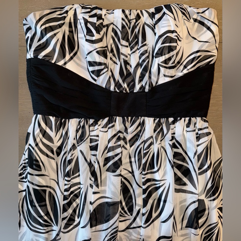 White House Black Market Strapless Black and White Dress